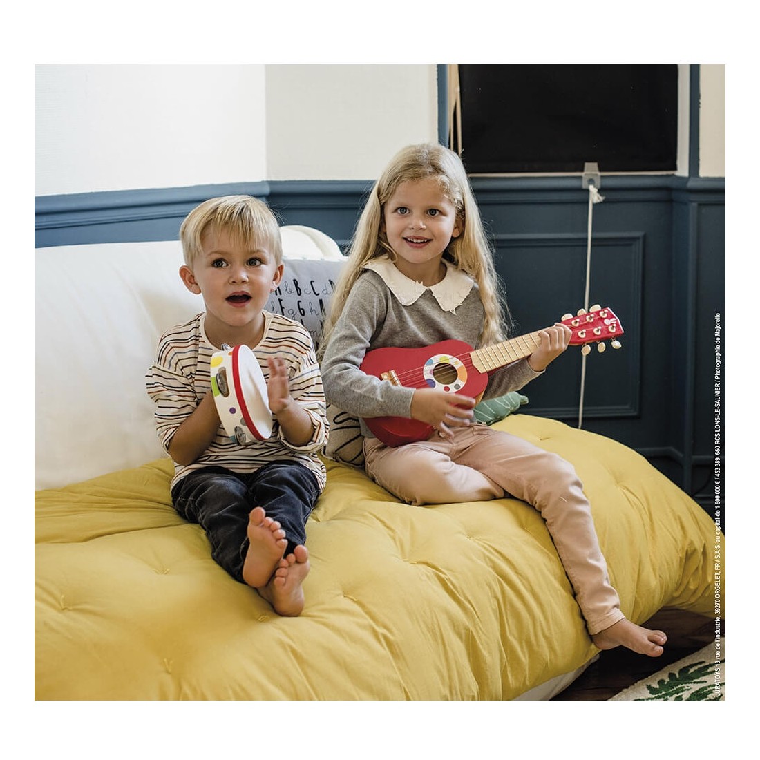 Janod - Ma Première Guitare en Bois Confetti - Instrument de Musique Enfant  - Jouet d'Imitation et d'Éveil Musical - Dès 3 Ans, J07628 : :  Jeux et Jouets