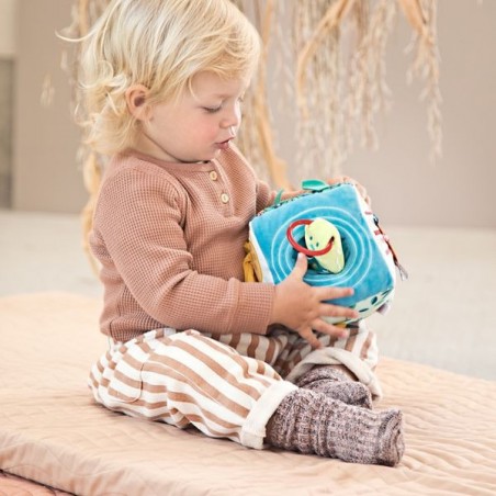 Cube d'activités en tissu avec boîtier musical retirable - Lilliputiens