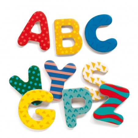 38 lettres en bois - tableau et magnets - Djeco