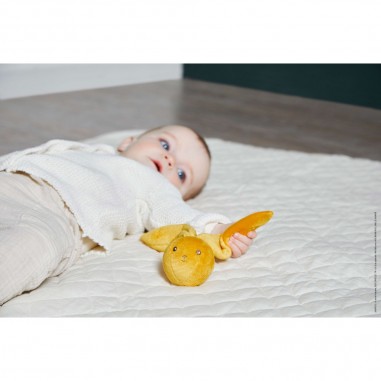 Hochet lapin Ocre - Jouet d'éveil sensoriel pour bébé, - Kaloo