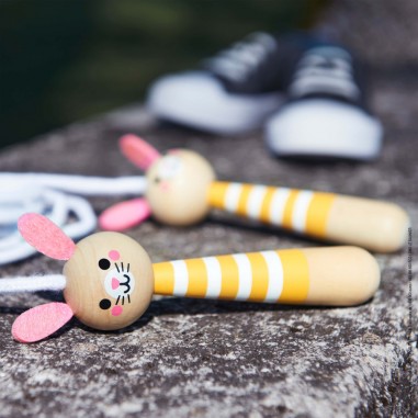 Corde à Sauter Lapin Happy Garden - bois - : Sports & Activités d'extérieur - Janod