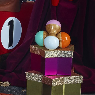 Hochet du Jura en bois, Blanc et bleu ciel - Cadeaux de naissance - Vilac