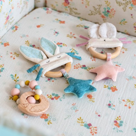 Hochet anneau bois Lapin bleu - La petite école de danse - Moulin Roty