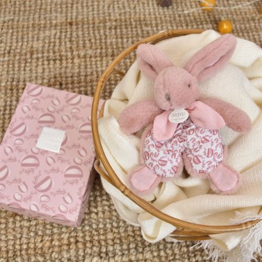 Doudou lapin rose avec foulard : le compagnon idéal des petits câlins - Doudou Et Compagnie